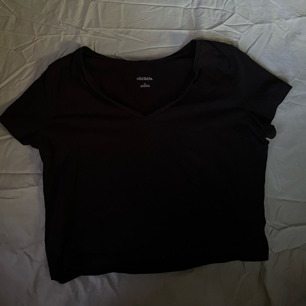 Black V-neck crop top short sleeve